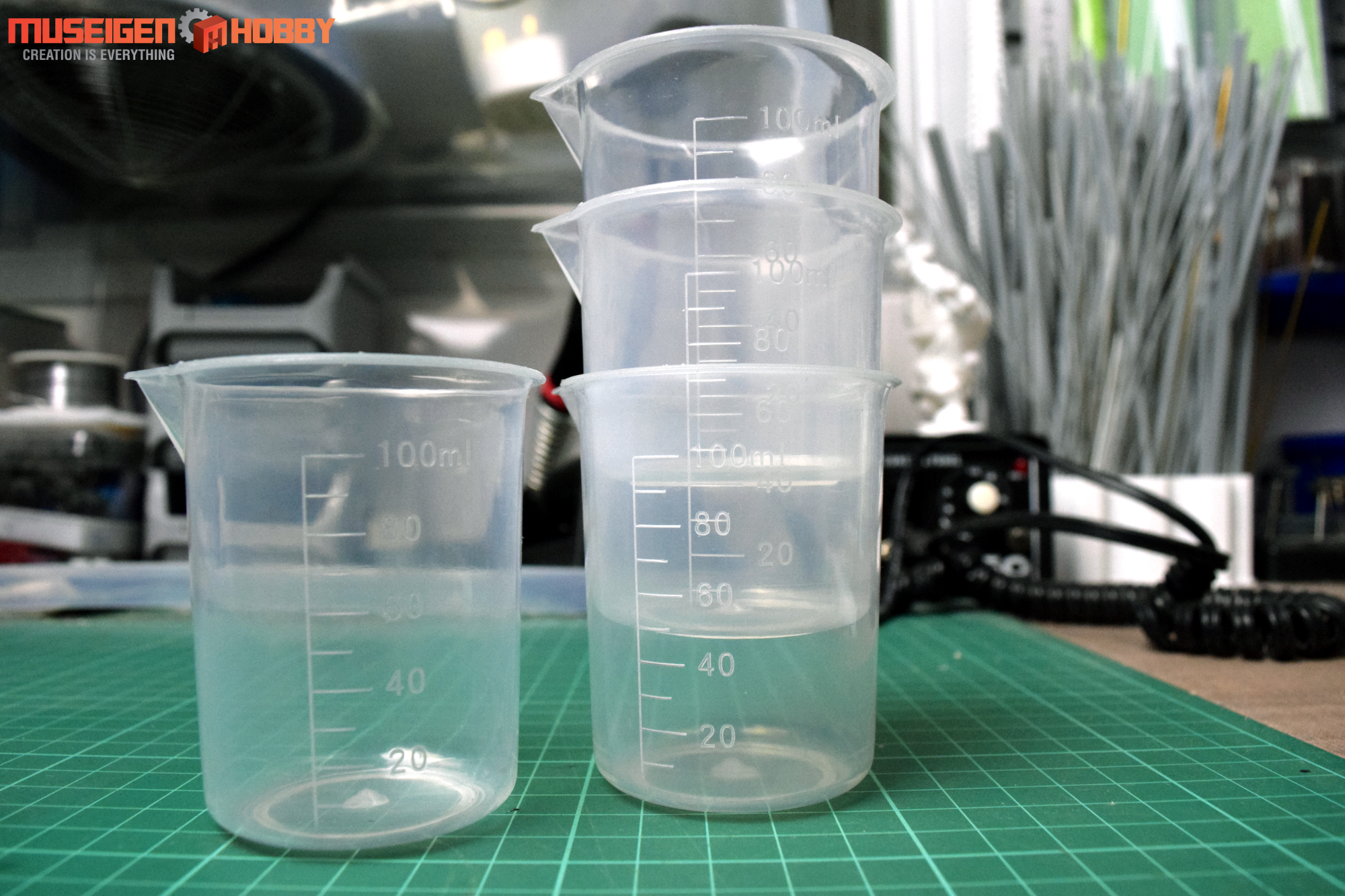 https://www.museigenhobby.com/wp-content/uploads/2018/01/Clear-Plastic-Measuring-Cup-100ml_01-1.png